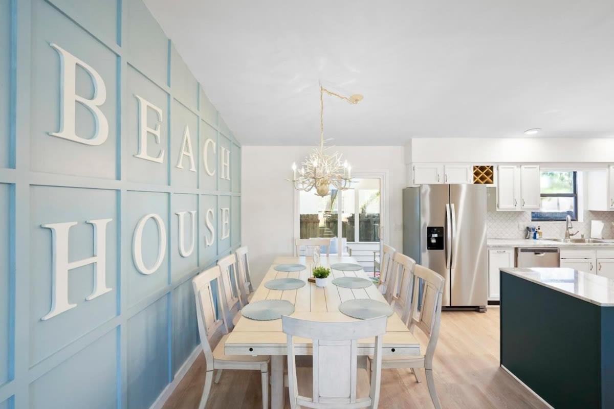 The St Augusdream Renovated Beach House Sleeps 8 Walk To Beach Сент-Огастин Экстерьер фото
