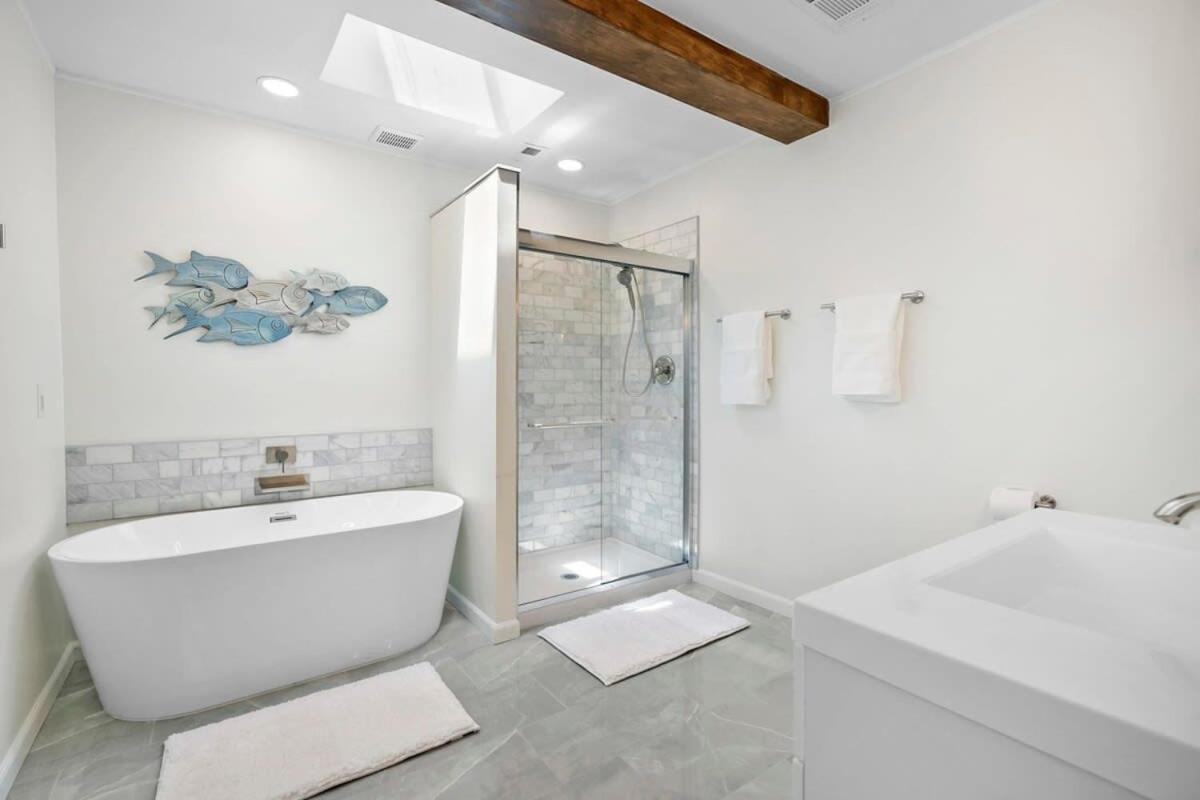 The St Augusdream Renovated Beach House Sleeps 8 Walk To Beach Сент-Огастин Экстерьер фото