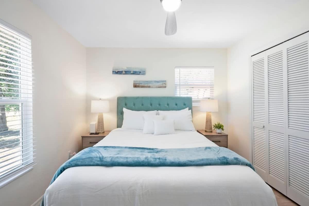 The St Augusdream Renovated Beach House Sleeps 8 Walk To Beach Сент-Огастин Экстерьер фото