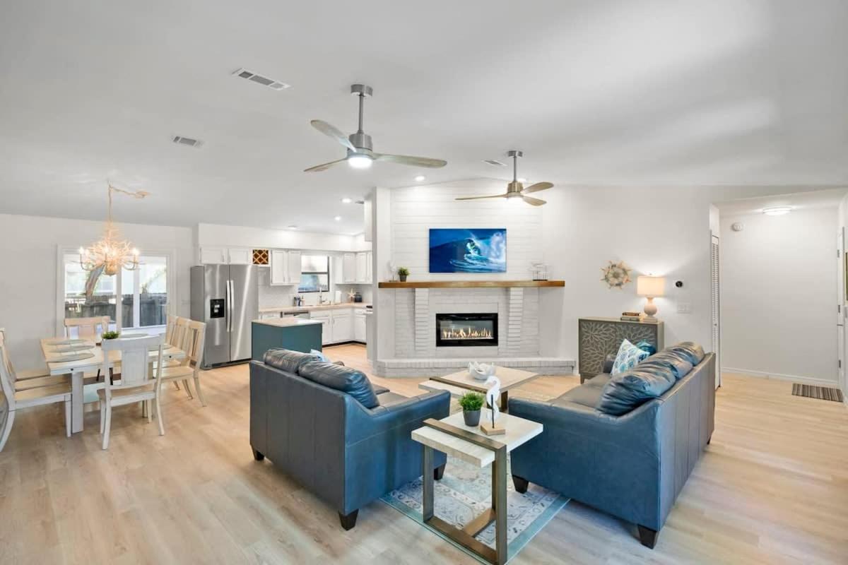 The St Augusdream Renovated Beach House Sleeps 8 Walk To Beach Сент-Огастин Экстерьер фото
